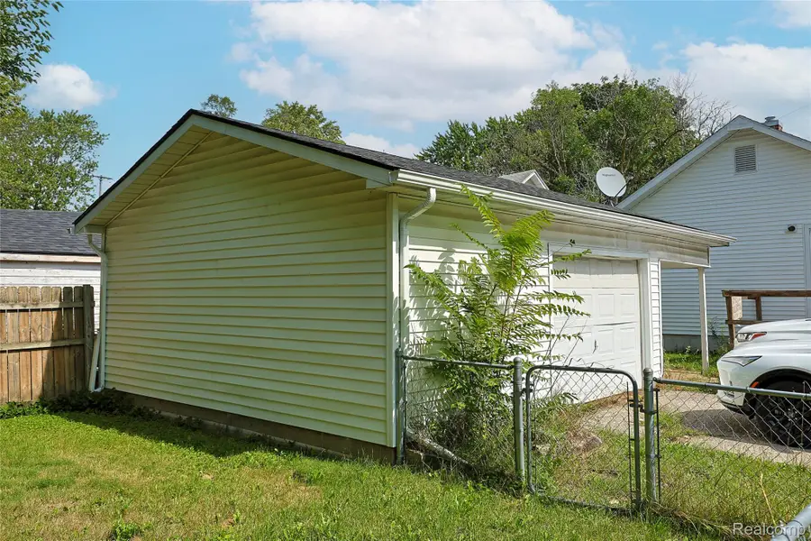 2301 Avon Street, Saginaw, MI 48602 - #2