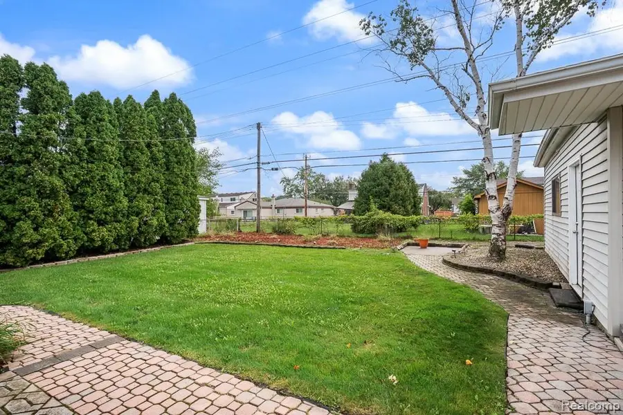 34114 Preston Drive, Sterling Heights, MI 48312 - #3