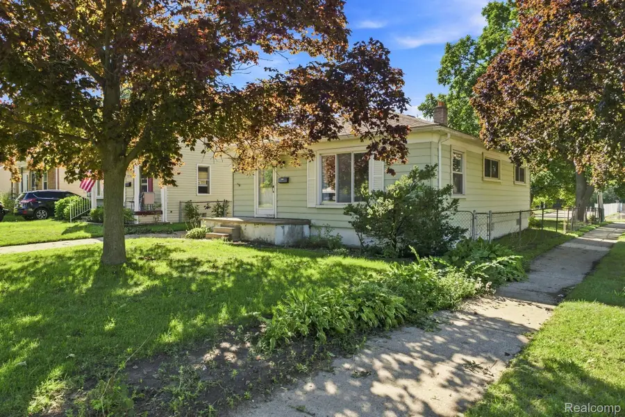 531 Highland Avenue, Clawson, MI 48017 - #2