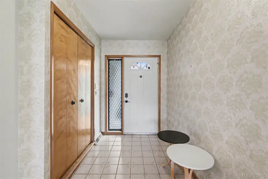 17491 Woodside Street, Livonia, MI 48152 - #3