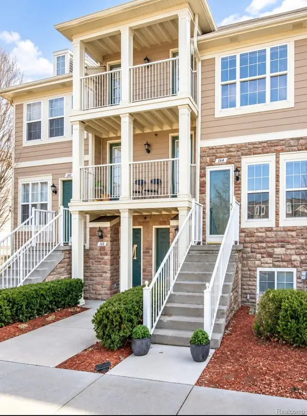 164 Park Green Drive, LakeOrion, MI 48362
