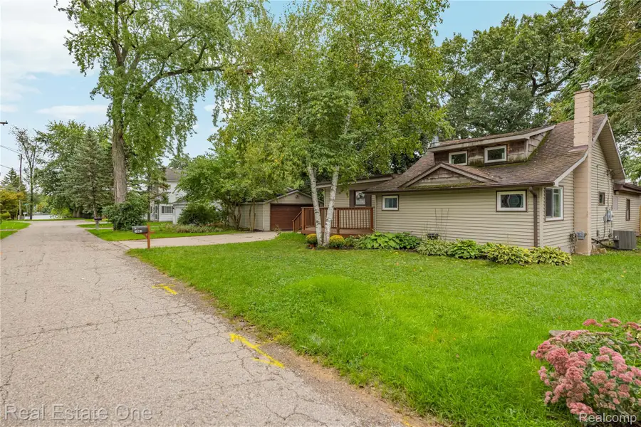 8643 Hibbing Street, Commerce Township, MI 48382 - #2