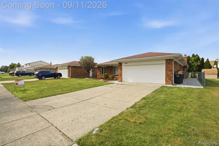 3465 Fox Hill Drive, Sterling Heights, MI 48310 - #2