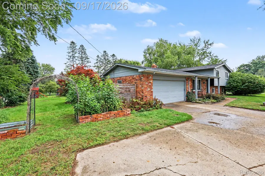 13451 N Fenton Road, Fenton, MI 48430 - #2