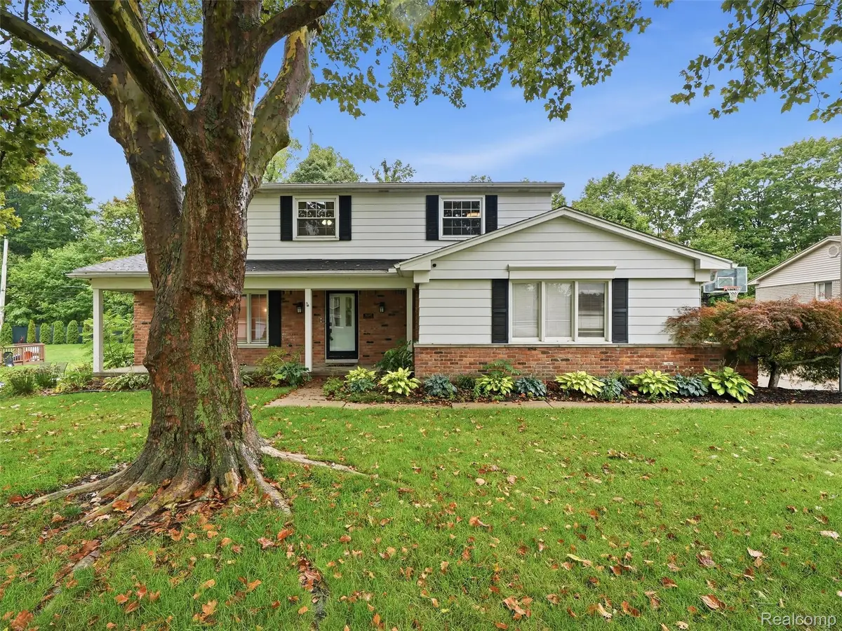 36587 Heatherton Drive, Farmington, MI 48335 - #1