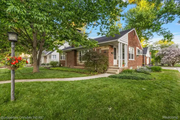 16051 Amherst Avenue, BeverlyHills, MI 48025