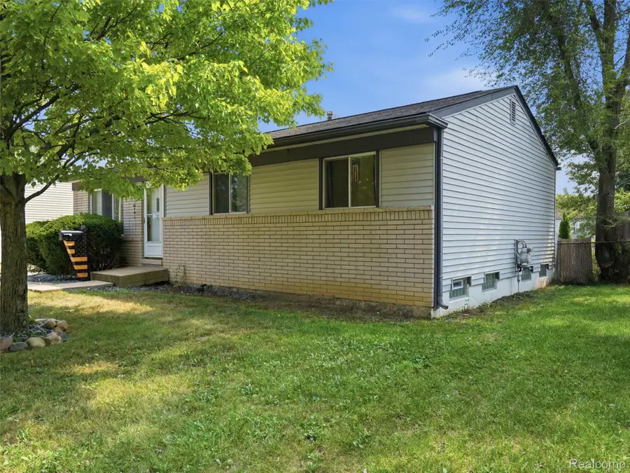 39255 Avondale Street, Westland, MI 48186 - #2