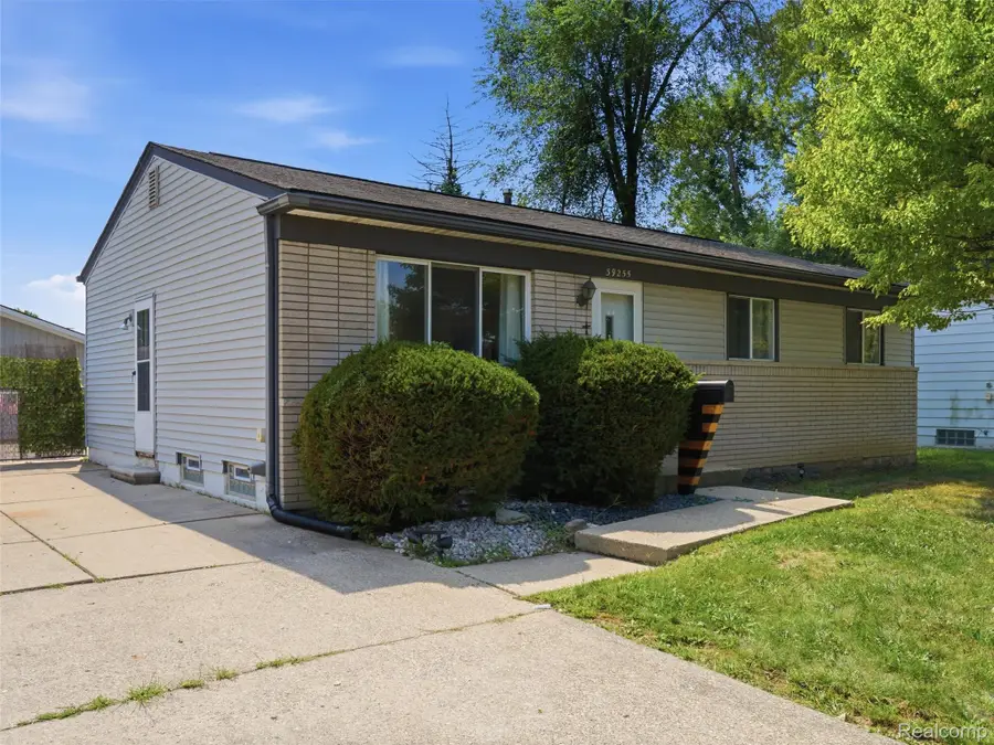 39255 Avondale Street, Westland, MI 48186 - #3