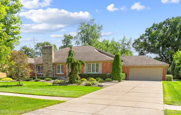 18639 Warwick Street, BeverlyHills, MI 48025