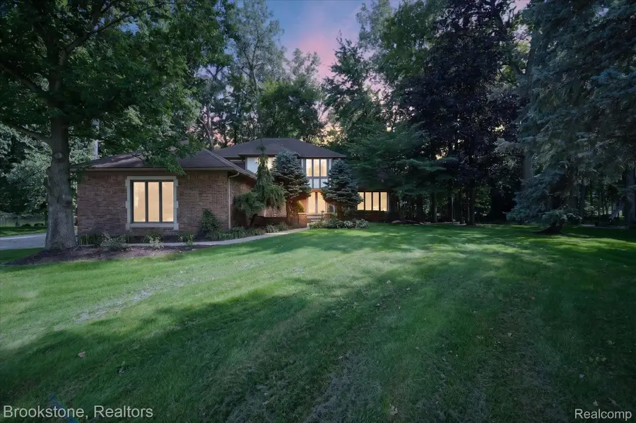 11390 Silverlake Court, Shelby, MI 48317 - #2