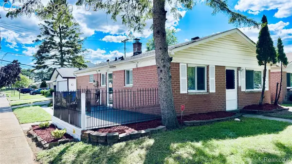 8856 E 14 Mile Road, Warren, MI 48093