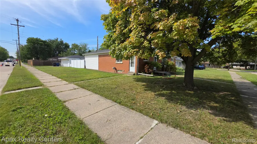 33431 Farmington Court, Westland, MI 48185 - #2