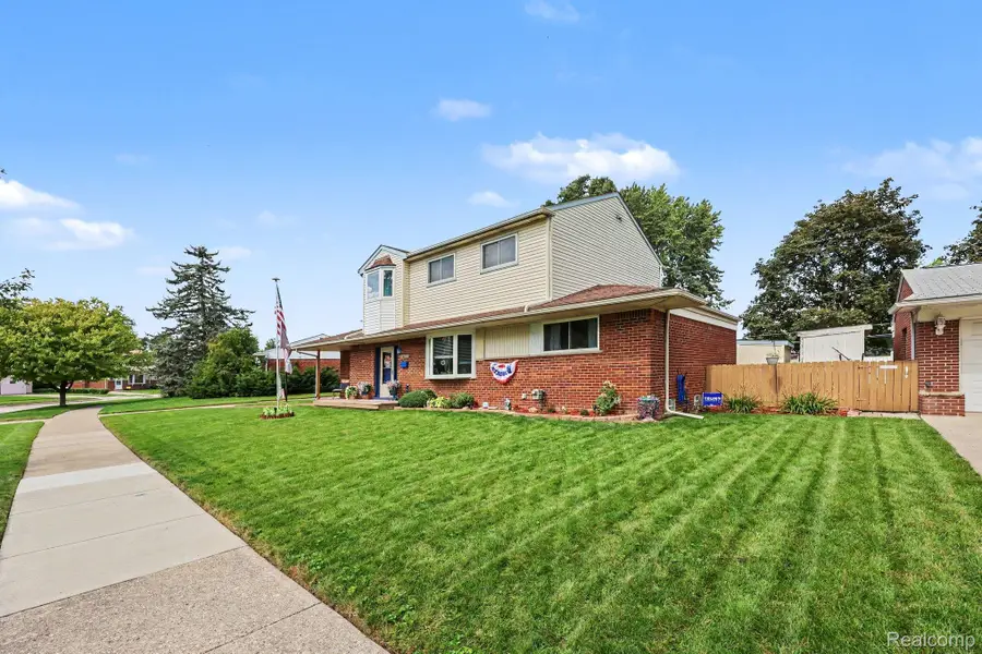 18237 Davidson, Fraser, MI 48026 - #3
