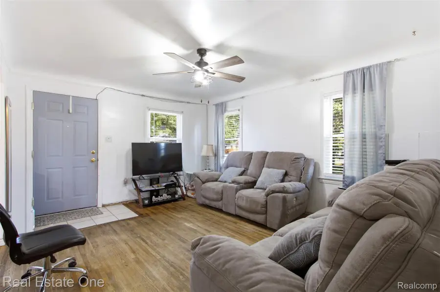 6684 Rockdale Street, Dearborn Heights, MI 48127 - #3