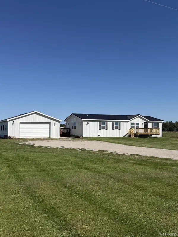 1313 E Murphy Lake Road, Mayville, MI 48744