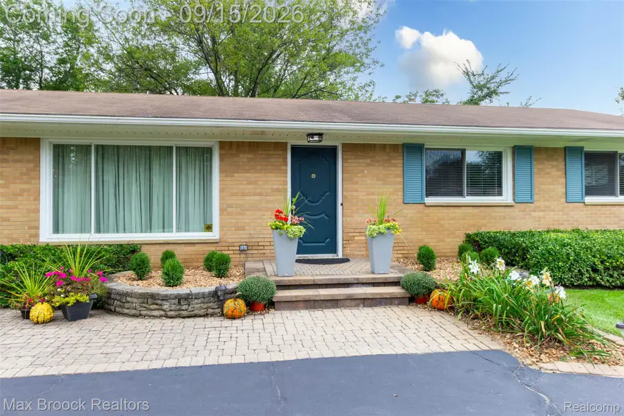 28513 W Kalong Circle, Southfield, MI 48034 - #3