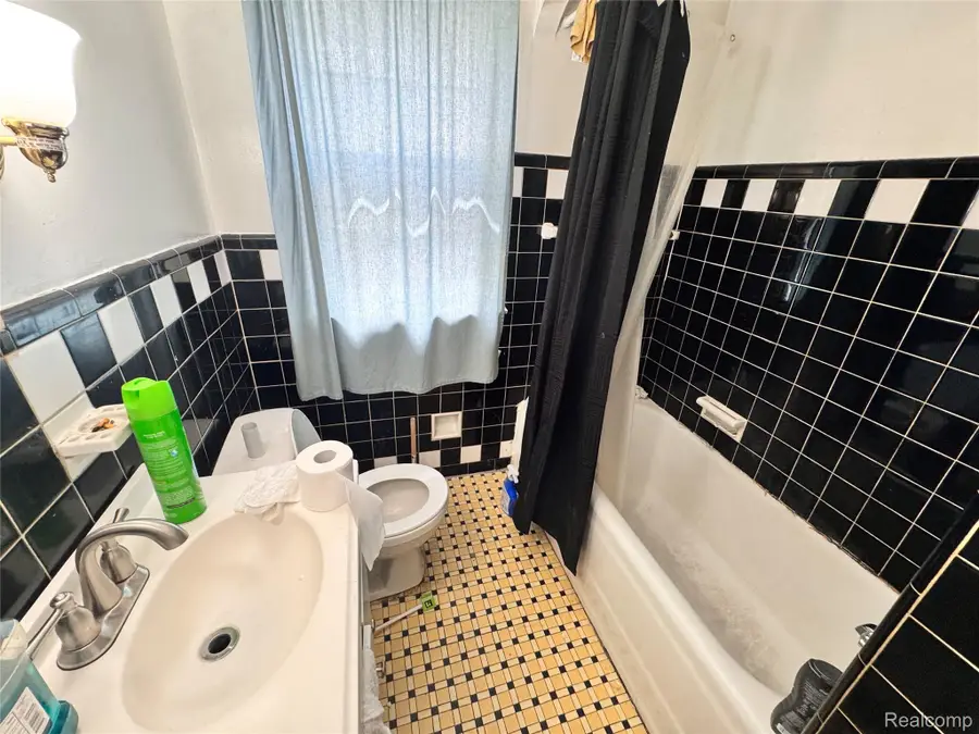 9183 Appoline Street, Detroit, MI 48228 - #3