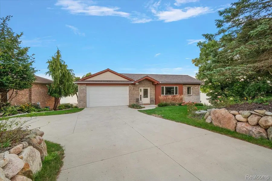 7560 Maceday Lake Road, Waterford, MI 48329 - #3
