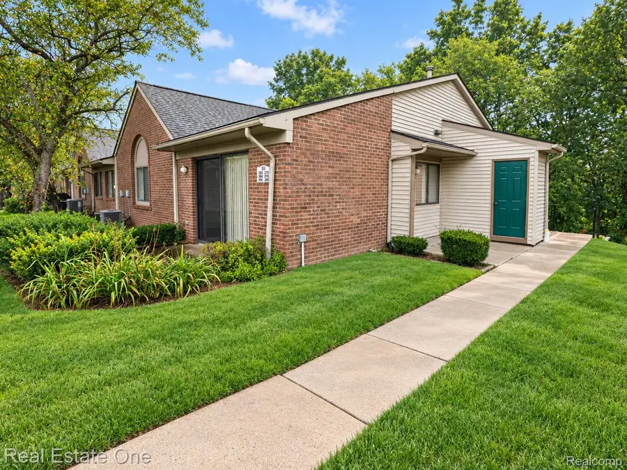 376 Spring Brooke Drive, Brighton, MI 48116 - #2