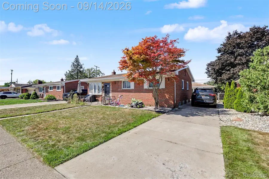 5741 Fairwood Drive, Dearborn Heights, MI 48127 - #2
