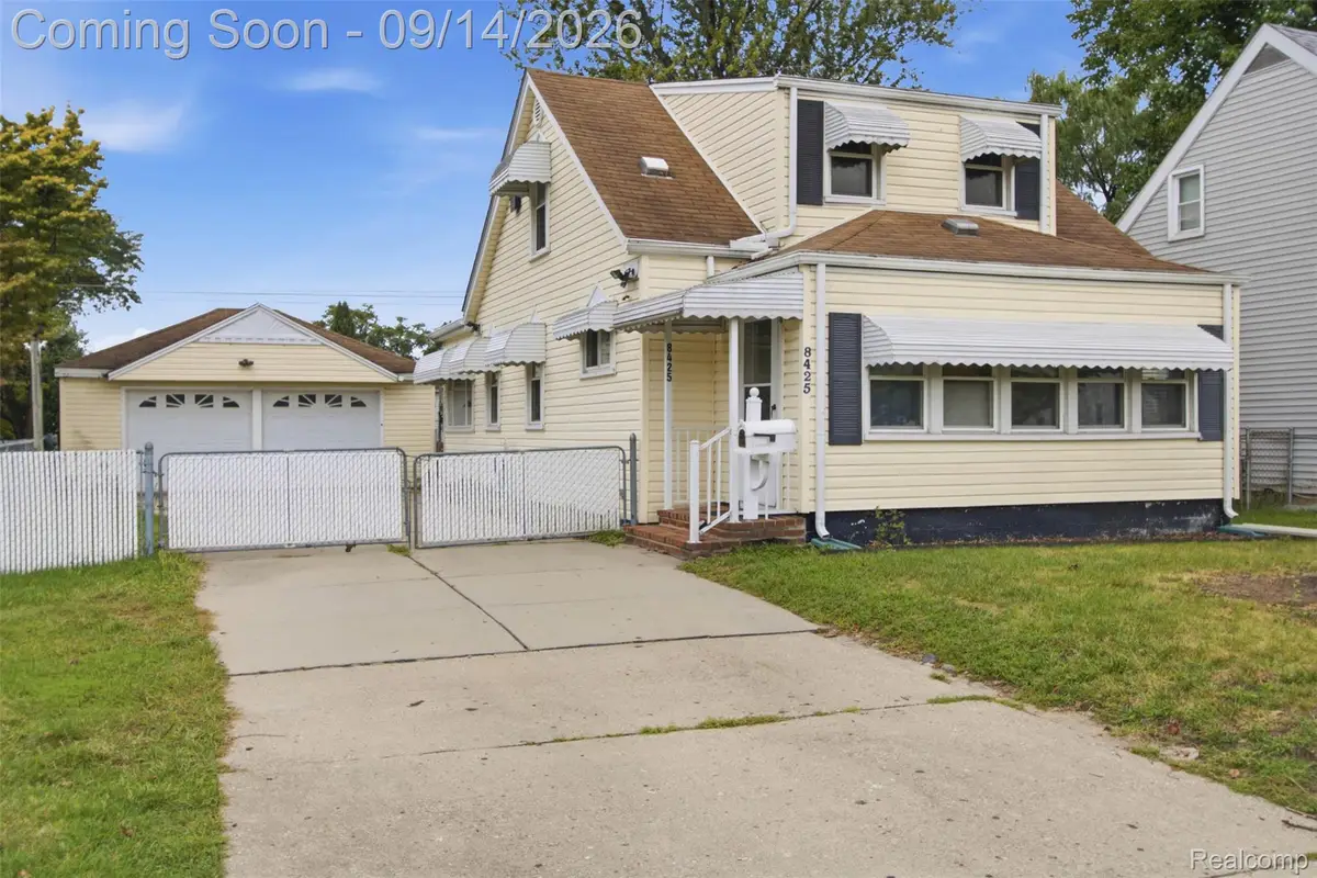 8425 Fenton Street, Dearborn Heights, MI 48127 - #1