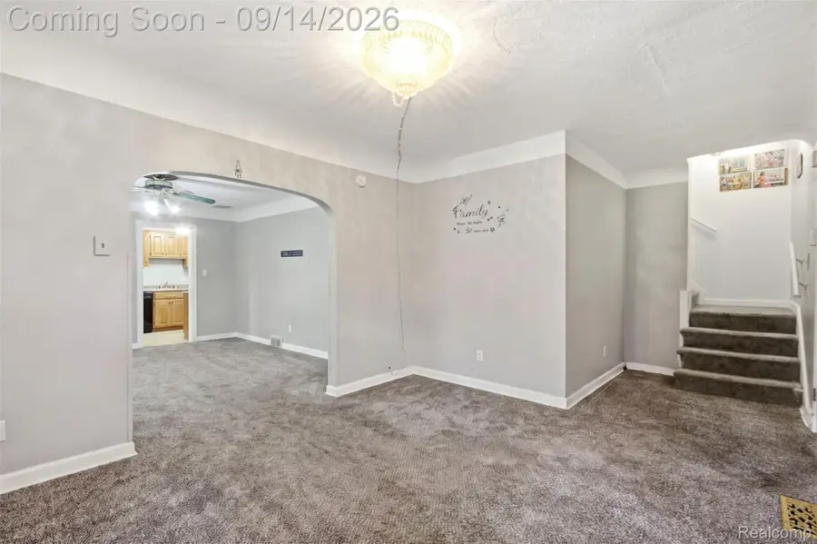 8425 Fenton Street, Dearborn Heights, MI 48127 - #2