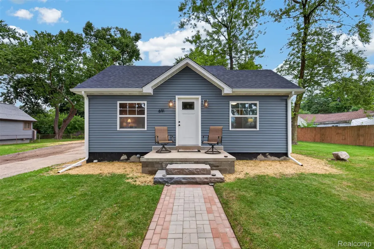691 E Tennyson Avenue, Pontiac, MI 48340 - #1