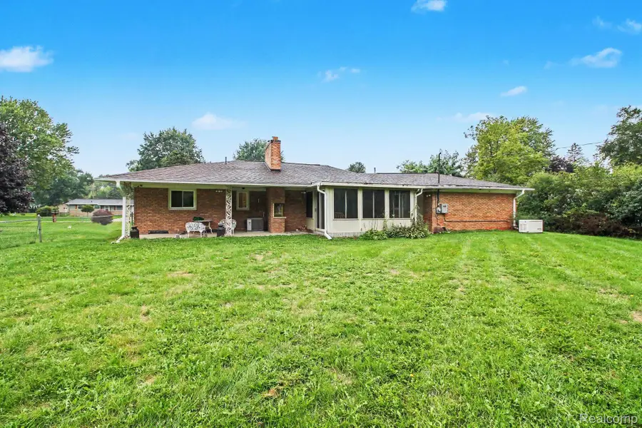 1254 Arrowhead Drive, Burton, MI 48509 - #3
