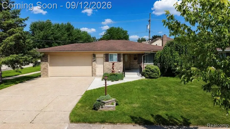 34398 Greentrees Road, Sterling Heights, MI 48312 - #2