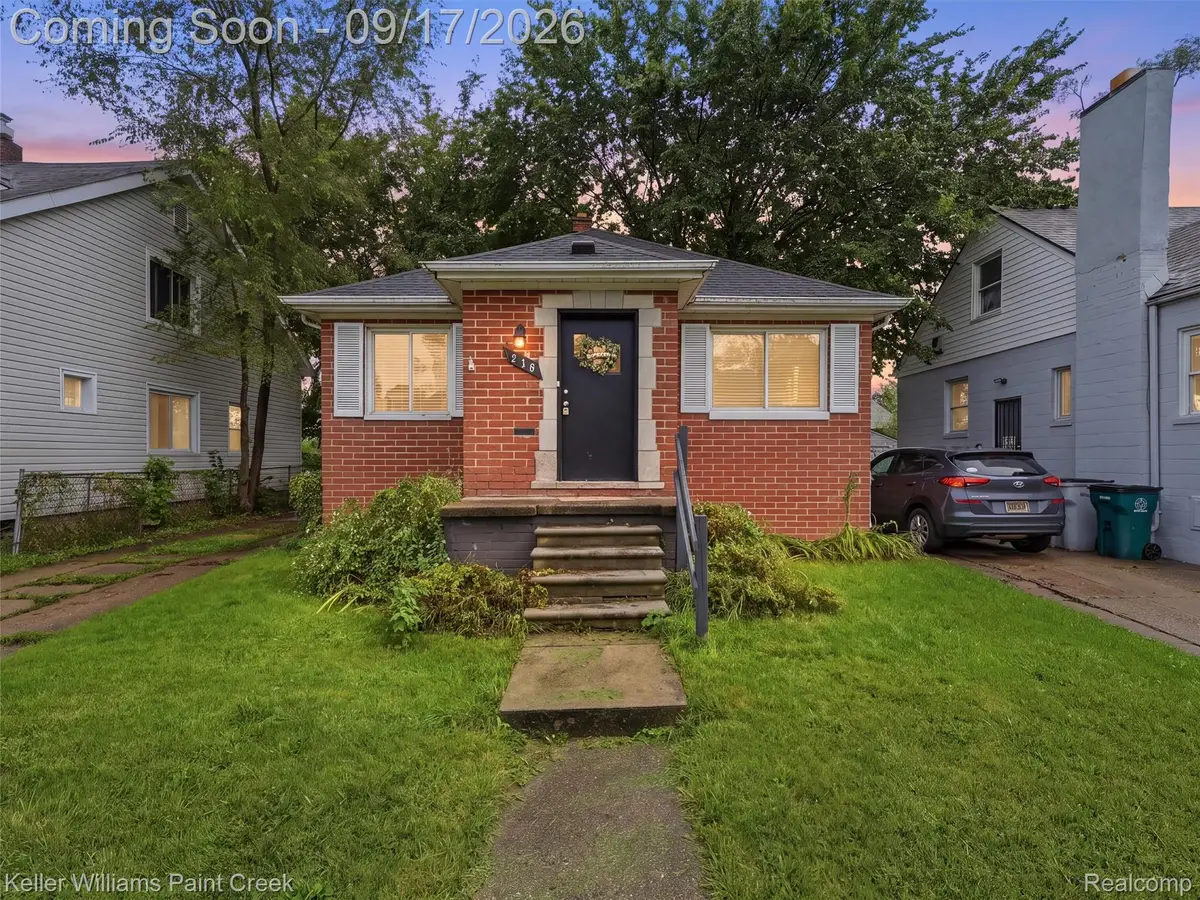 550 E Muir Avenue, Hazel Park, MI 48030 - #1