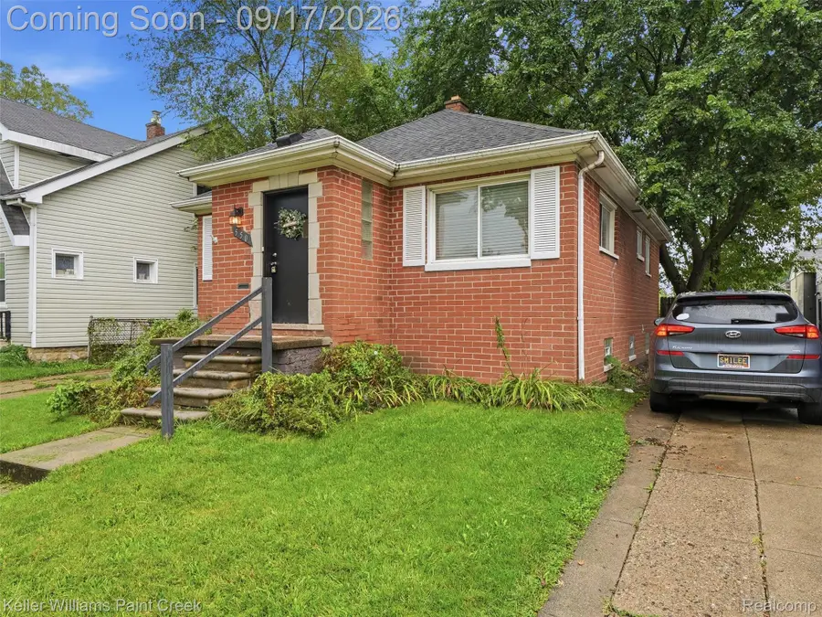 550 E Muir Avenue, Hazel Park, MI 48030 - #2