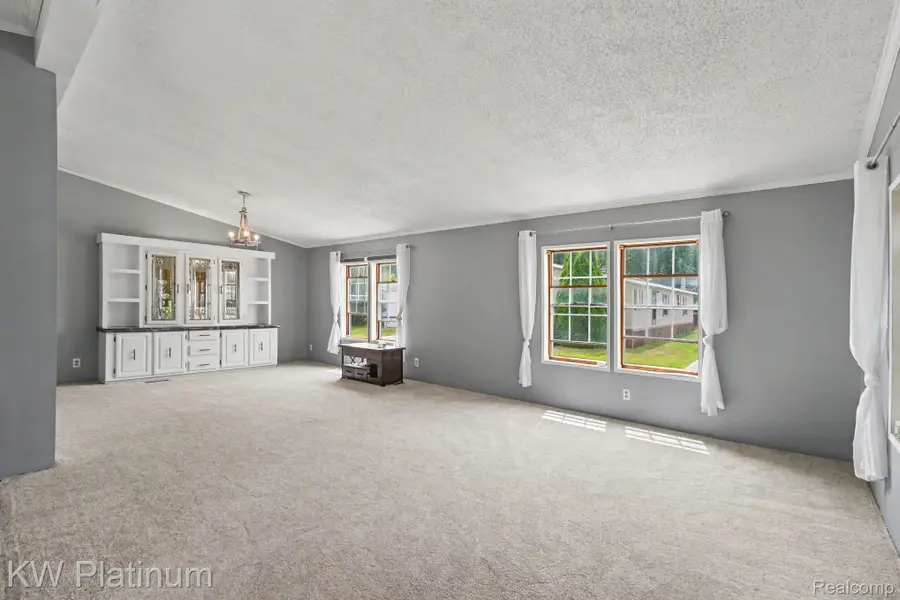 49454 Wisteria Court, Utica, MI 48315 - #3