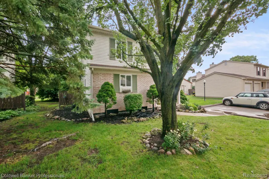 2838 Roundtree Drive, Troy, MI 48083 - #3