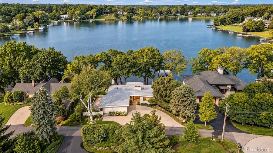 1879 Long Pointe Drive, Bloomfield, MI 48302 - #2