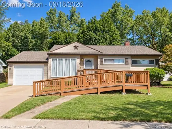 734 Elmwood Drive, Fenton, MI 48430