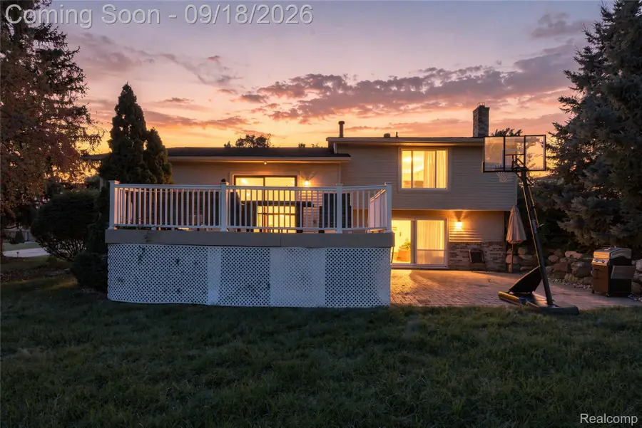 35697 Briar Ridge Lane, Farmington, MI 48335 - #2