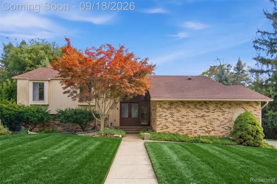 35697 Briar Ridge Lane, Farmington, MI 48335 - #3