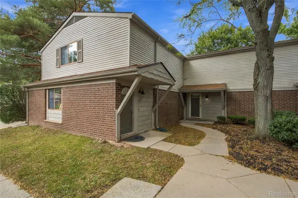 29638 Farmbrook Villa Court, Southfield, MI 48034