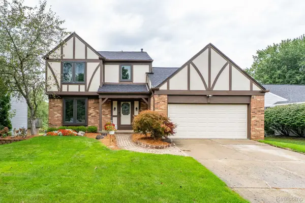984 Coach House Lane, Waterford, MI 48327
