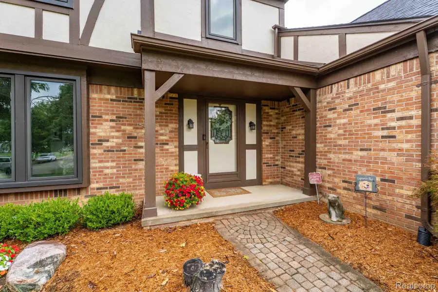 984 Coach House Lane, Waterford, MI 48327 - #3