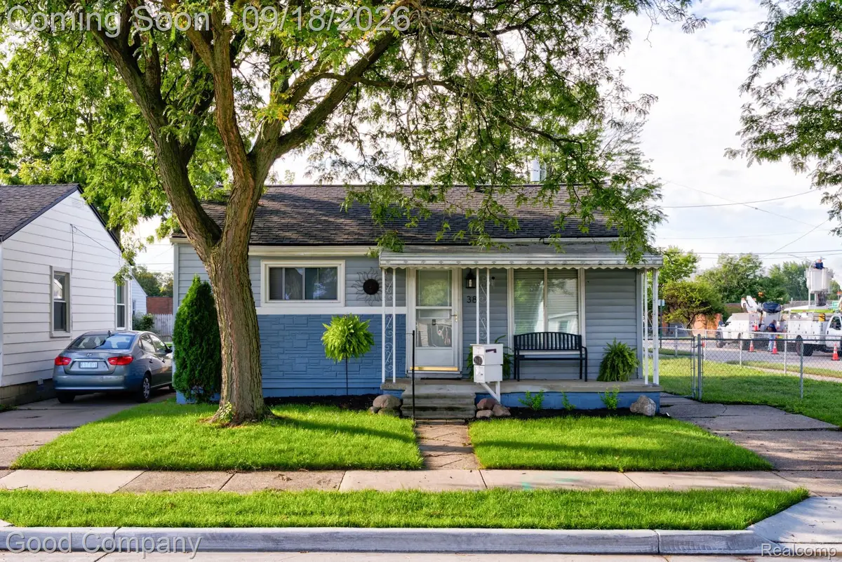 38 E Rowland Avenue, Madison Heights, MI 48071 - #1