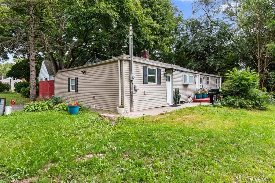 1054 E Mandeville Street, Burton, MI 48529 - #3