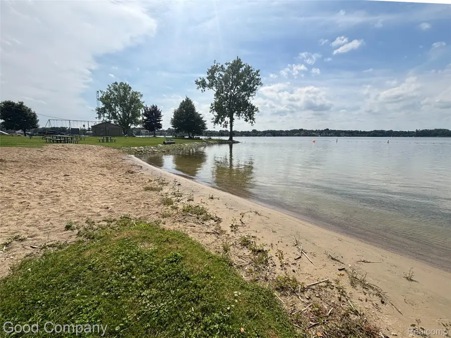 3062 Saint Jude Drive, Waterford, MI 48329 - #3