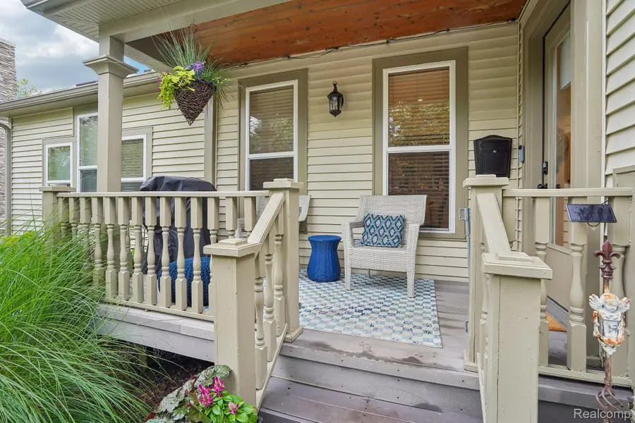315 W Commerce Street, Milford, MI 48381 - #3