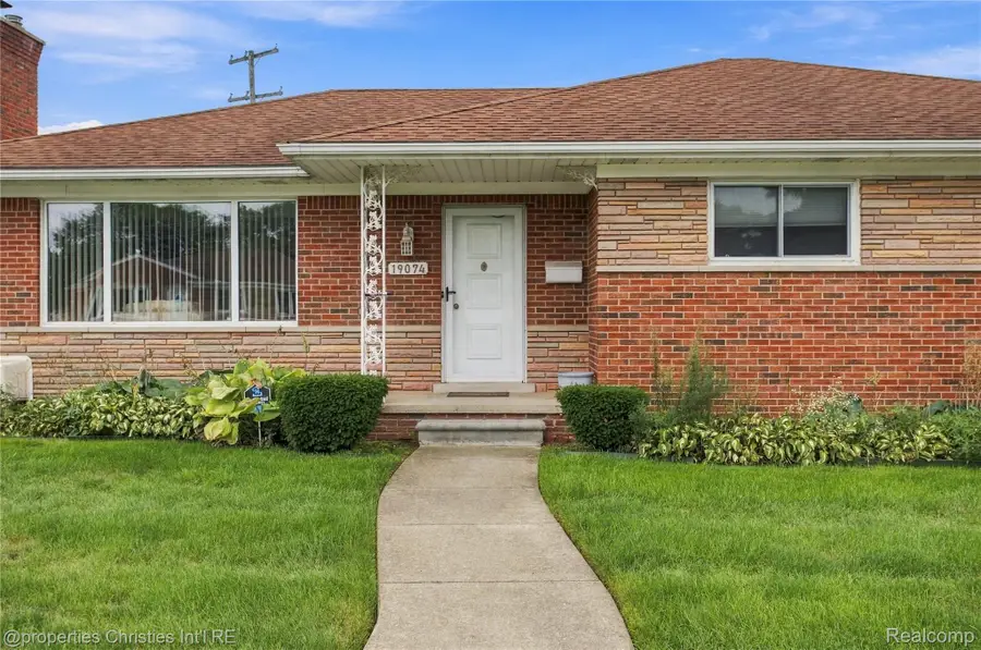 19074 Norton Avenue, Eastpointe, MI 48021 - #2
