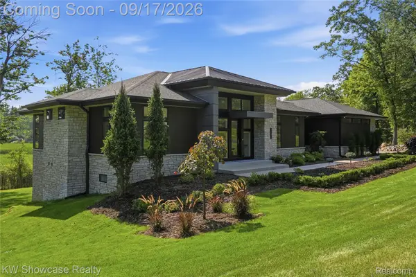 1166 Lake Forest Way, Milford, MI 48380