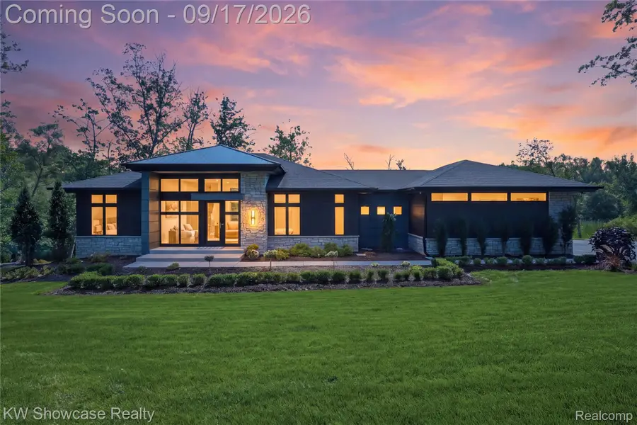 1166 Lake Forest Way, Milford, MI 48380 - #2