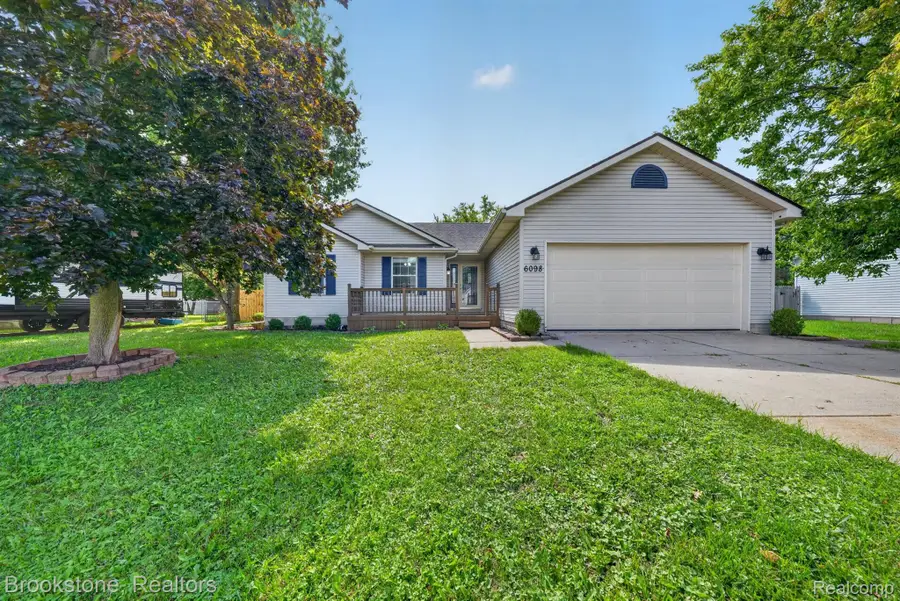 6098 Hedgerow Circle, Burton, MI 48439 - #2