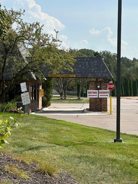 29823 Indian Trail #105, Farmington Hills, MI 48331 - #3