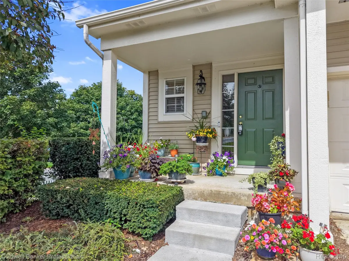 731 E Bluff Court, Rochester Hills, MI 48307 - #1